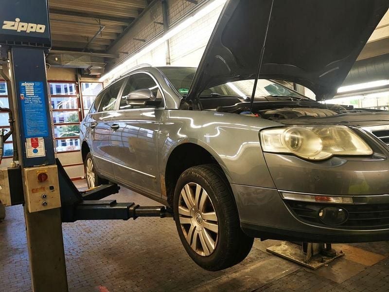 Grau Gebraucht 2006 VW Passat Highline Kombi | 1.200 € (Superpreis) - Bild 1/4