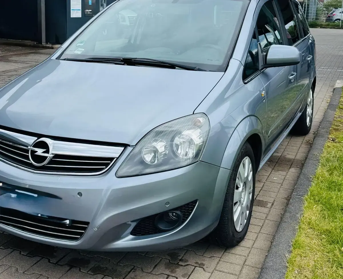 Gebraucht Opel Zafira Sport 150 PS (110 kW) 2010 Rot Van / Kleinbus