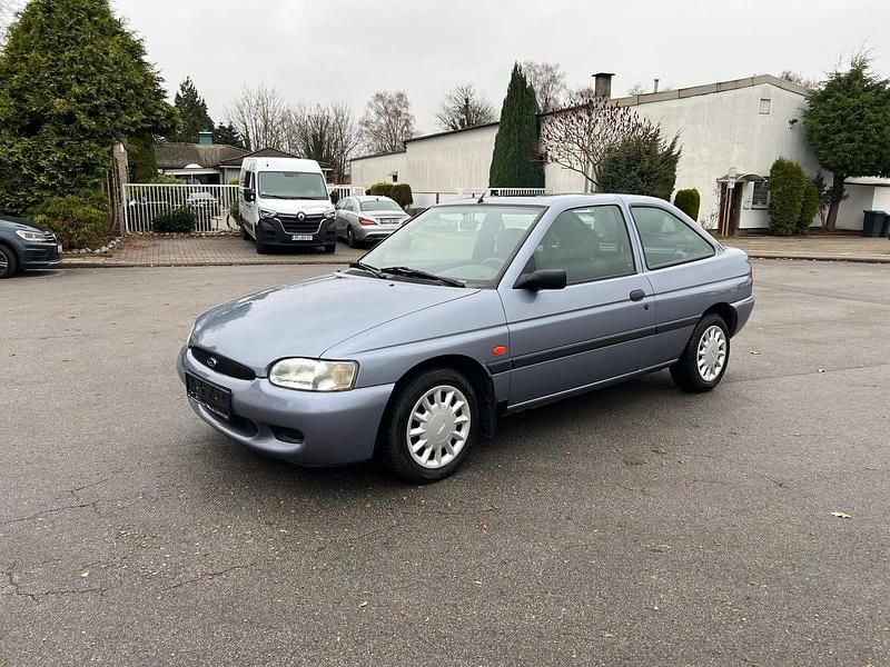 Blau Gebraucht 1997 Ford Escort Limousine | 2.280 € - Bild 1/4