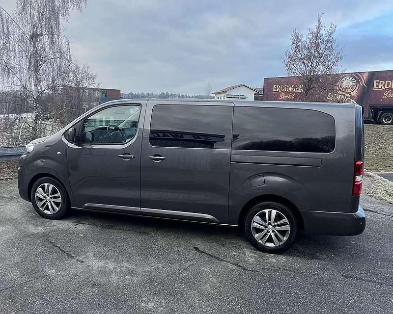 Gebraucht Peugeot Traveller Allure 177 PS (130 kW) 2020 Grau Van / Kleinbus
