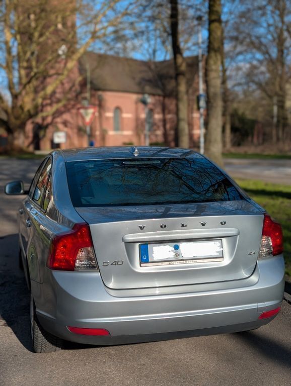 Silber Gebraucht 2009 Volvo S40 Limousine | 4.499 € (Fairer Preis) - Bild 1/4