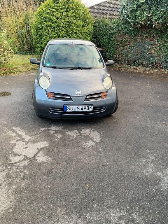 Grau Gebraucht 2003 Nissan Micra Acenta Limousine | 1.700 € (Fairer Preis) - Bild 1/4