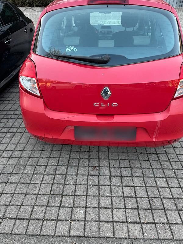 Gebraucht Renault Clio II 75 PS (55 kW) 2009 Rot Kleinwagen