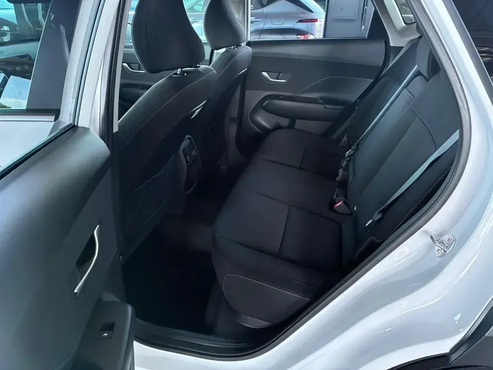 Neu Hyundai Kona Comfort 170 PS (125 kW) 2025 Shimmering silver / dach schwa SUV