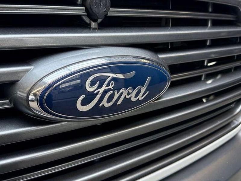 Second-hand Ford Transit 131 CP (96 kW) 2018 Alb Monovolum