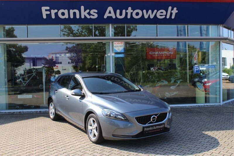 Grau Gebraucht 2017 Volvo V40 Kinetic Kombi | 9.990 € (Fairer Preis) - Bild 1/4