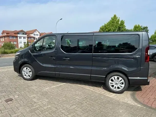 Gebraucht Nissan Primastar Tekna 170 PS (125 kW) 2025 Grau Van / Kleinbus