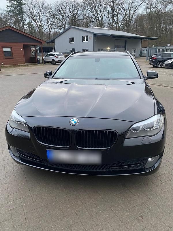 Schwarz Gebraucht 2012 BMW 520 Kombi | 8.800 € (Fairer Preis) - Bild 1/4