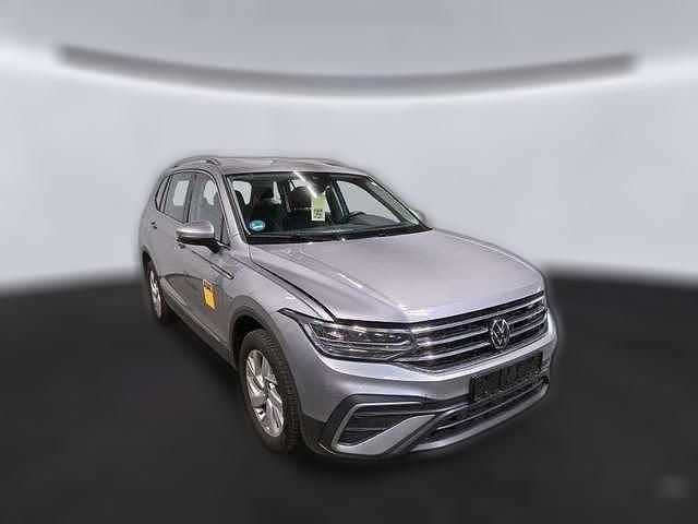Gebraucht VW Tiguan Allspace Life 150 PS (110 kW) 2025 Silber metallic SUV