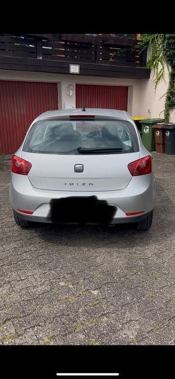Silber Gebraucht 2011 Seat Ibiza Reference Limousine | 1.900 € (Superpreis) - Bild 1/4