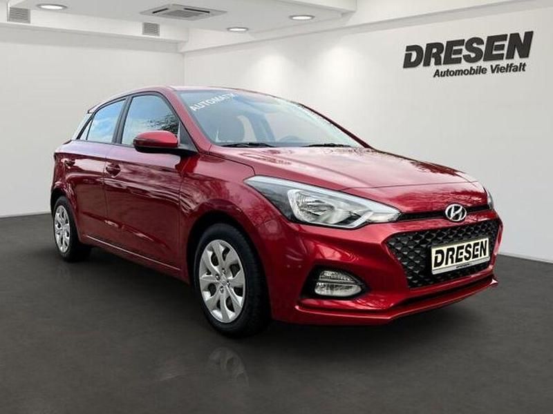 Gebraucht Hyundai i20 Trend 101 PS (74 kW) 2020 Rot Limousine