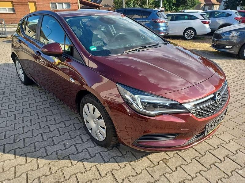 Używany Opel Astra Edition 150 KM (110 kW) 2019 Czerwony Sedan/Limuzyna