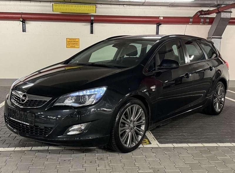 Schwarz Gebraucht 2013 Opel Astra Limousine | 4.999 € (Fairer Preis) - Bild 1/4