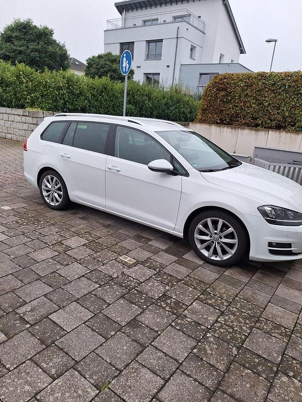 Weiß Gebraucht 2016 VW Golf VII Business Kombi | 9.900 € (Guter Preis) - Bild 1/1