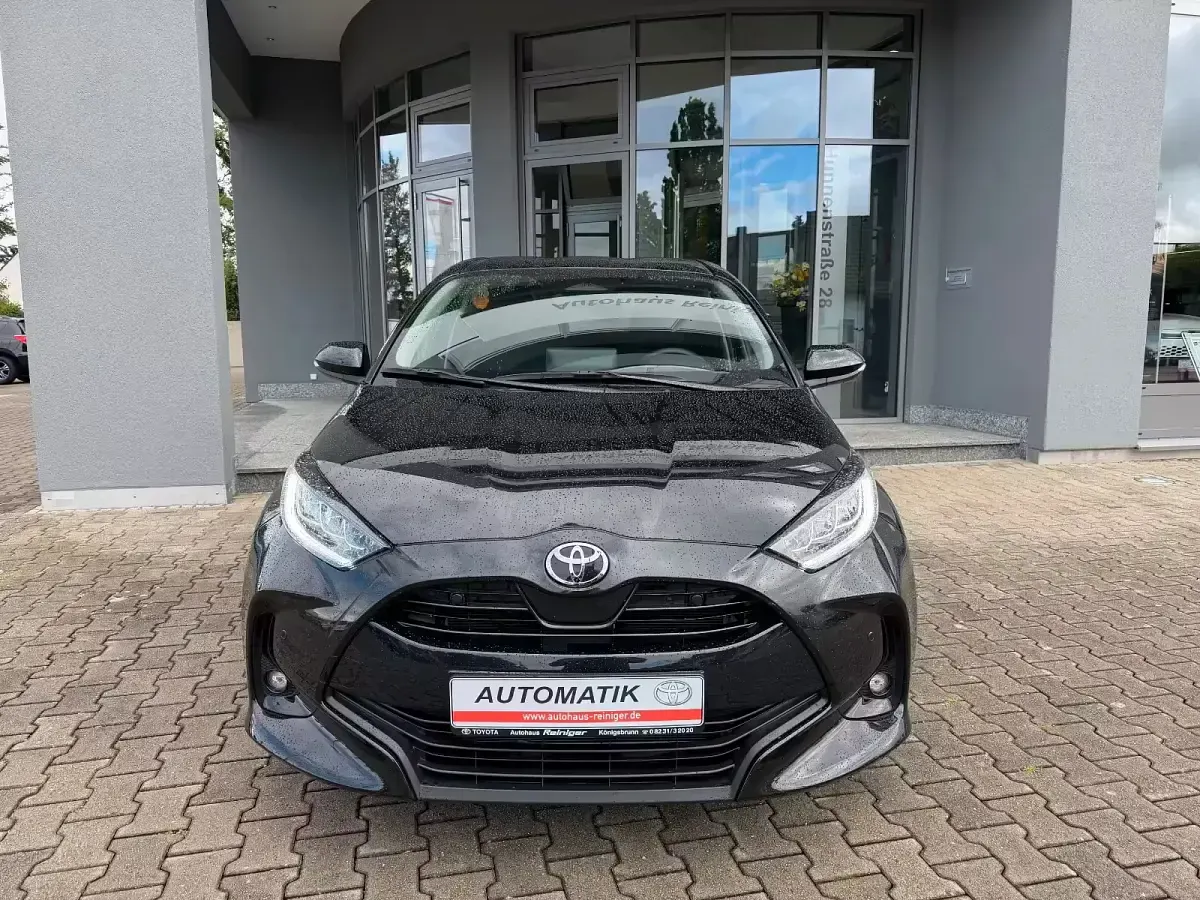 Gebraucht Toyota Yaris Style 116 PS (85 kW) 2025 Schwarz metallic Kleinwagen