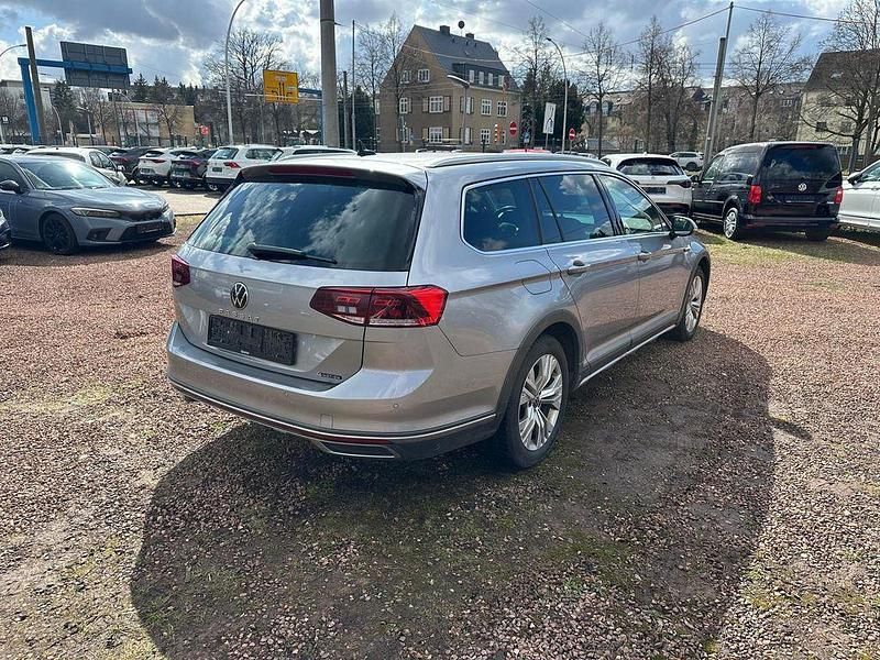 Gebraucht VW Passat Alltrack 200 PS (147 kW) 2022 Pyritsilber metallic Kombi
