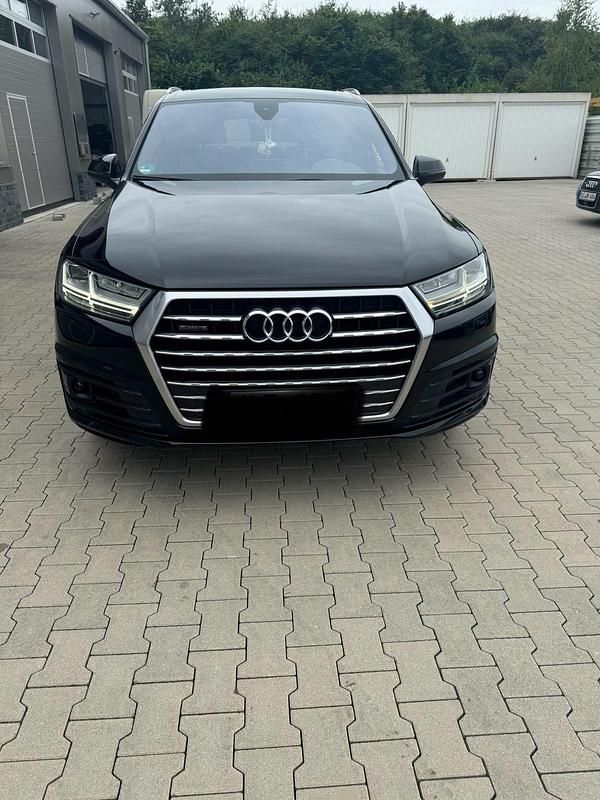 Schwarz Gebraucht 2016 Audi Q7 SUV | 25.490 € (Teuer) - Bild 1/4