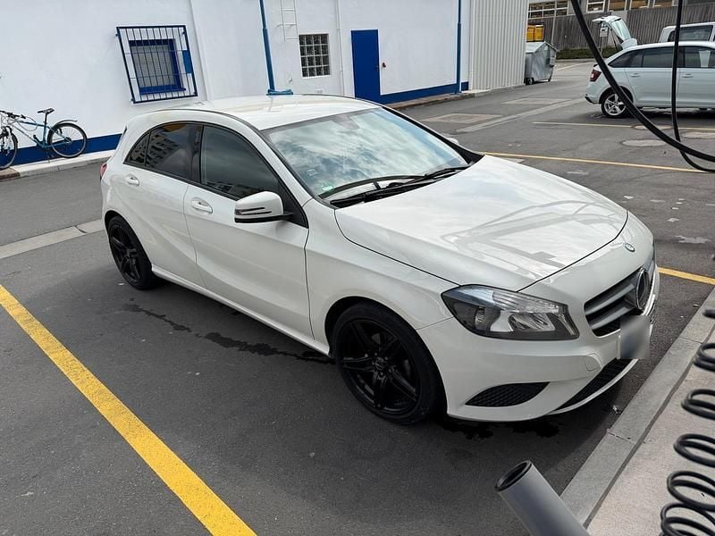 Gebraucht Mercedes A180 122 PS (89 kW) 2014 Weiß Limousine