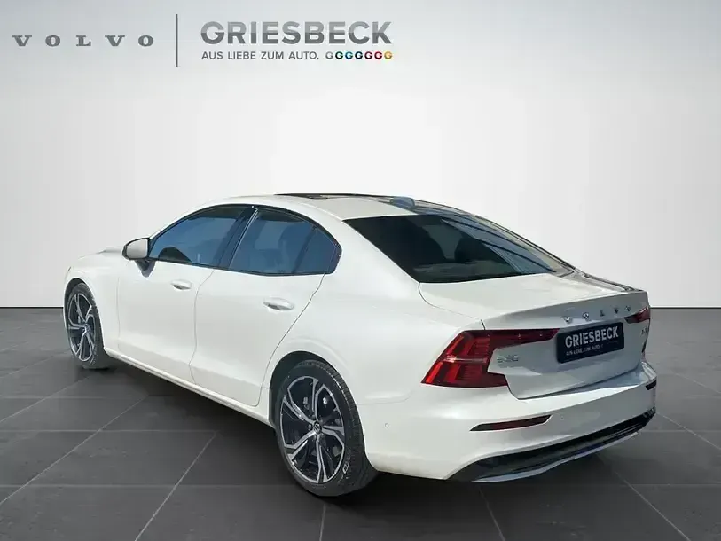 Gebraucht Volvo S60 Ultimate 250 PS (183 kW) 2023 Crystal white pearl / metallic Limousine