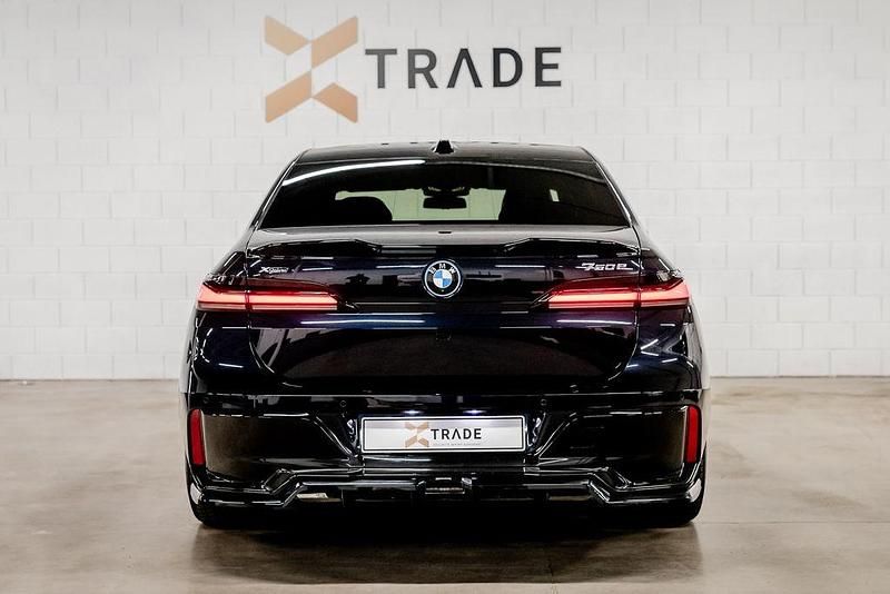 Gebraucht BMW 750e Executive 489 PS (359 kW) 2023 Schwarz Limousine
