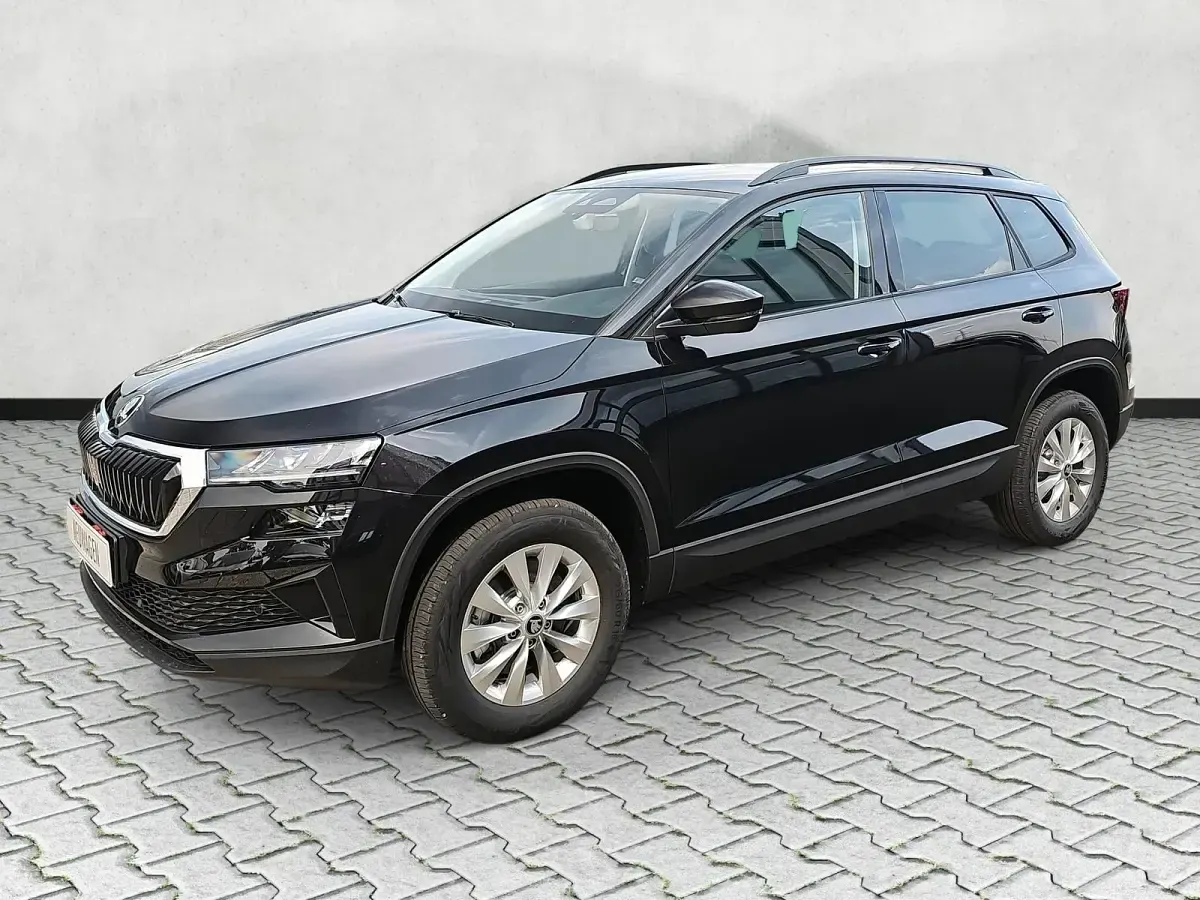 Neu Skoda Karoq Selection 150 PS (110 kW) 2026 Blackmagic perleffekt SUV