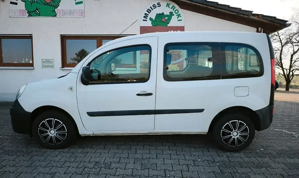 Gebraucht Renault Kangoo Authentique 68 PS (50 kW) 2010 Weiß Van / Kleinbus