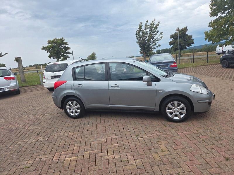 Gebraucht Nissan Tiida Acenta 110 PS (80 kW) 2009 Grau Kleinwagen