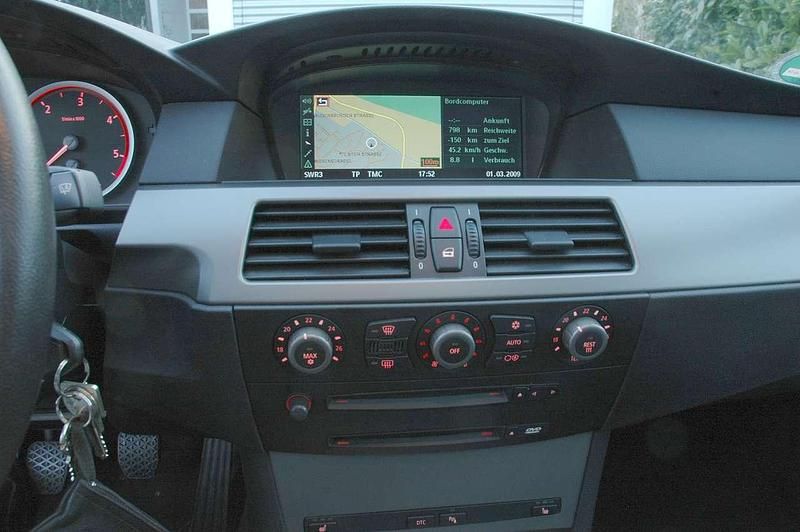 Gebraucht BMW 525 177 PS (130 kW) 2005 Silber Kombi