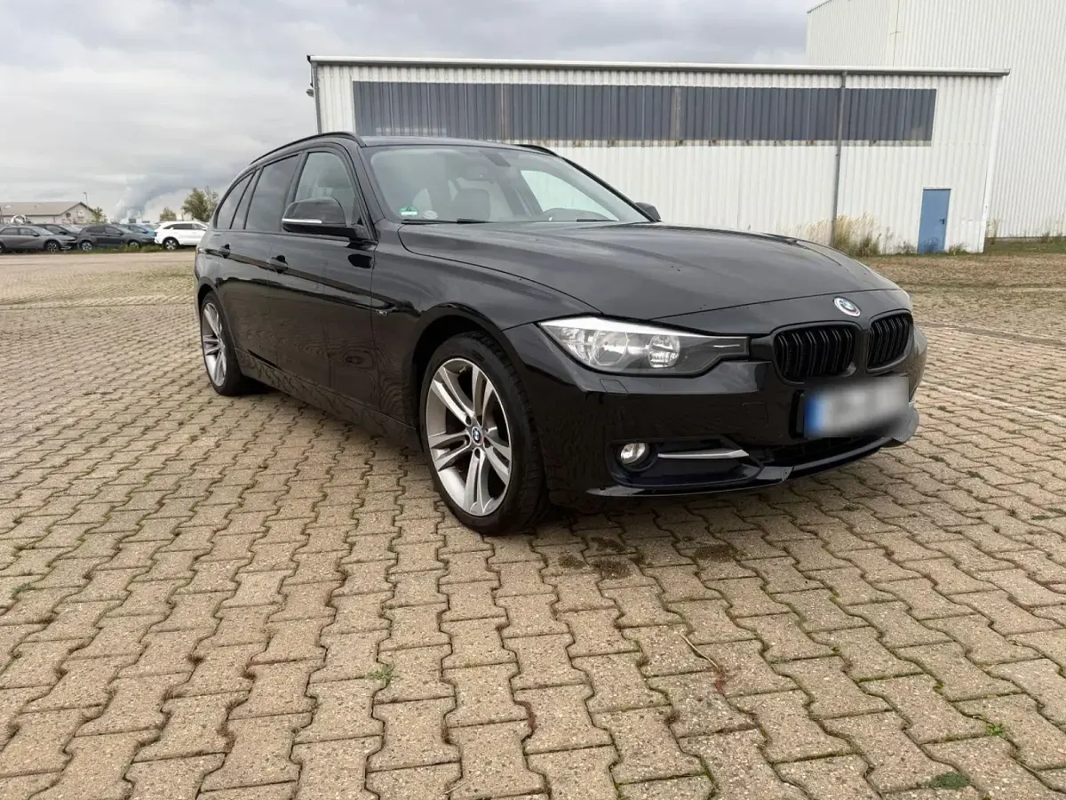 Gebraucht BMW 318 Sport Line 143 PS (105 kW) 2015 Schwarz Kombi