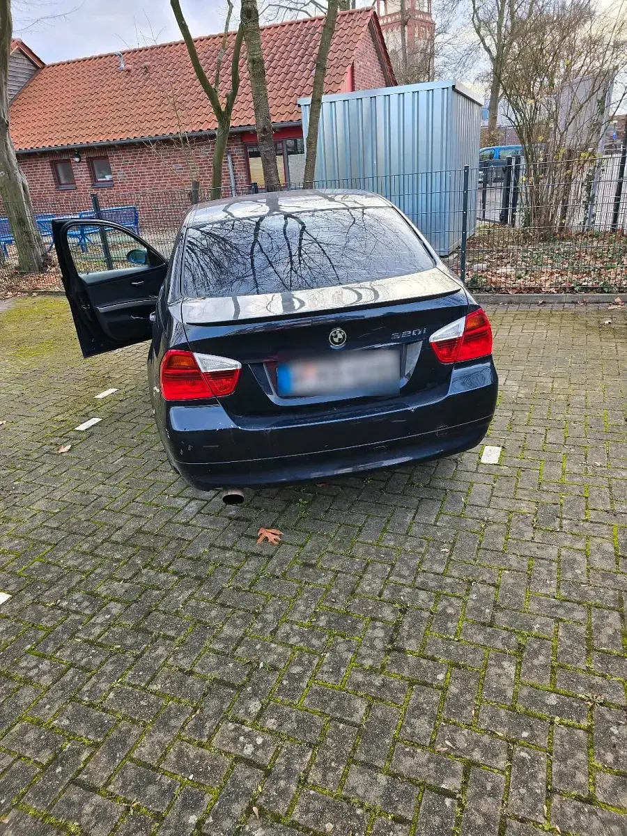 Gebraucht BMW 320 150 PS (110 kW) 2005 Blau Limousine