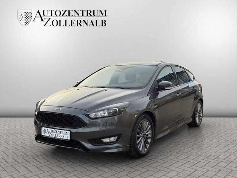 Grau Gebraucht 2018 Ford Focus ST-Line Limousine | 11.490 € (Fairer Preis) - Bild 1/4