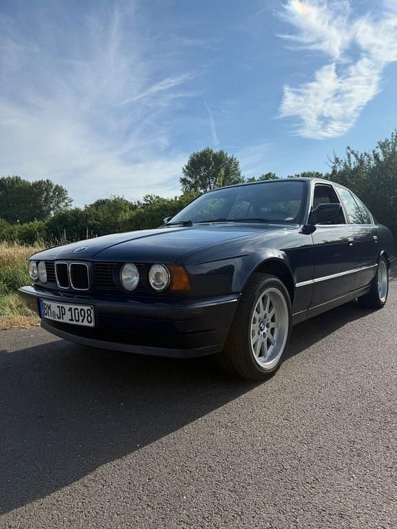 Blau Gebraucht 1991 BMW 520 Limousine | 4.800 € - Bild 1/4