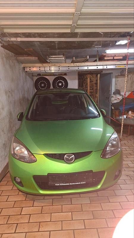 Grün Gebraucht 2009 Mazda 2 Kleinwagen | 1.500 € (Superpreis) - Bild 1/4