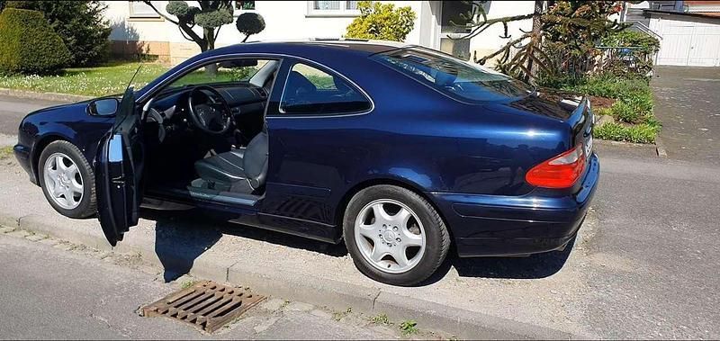 Blau Gebraucht 2001 Mercedes CLK200 Coupé | 6.600 € (Fairer Preis) - Bild 1/4