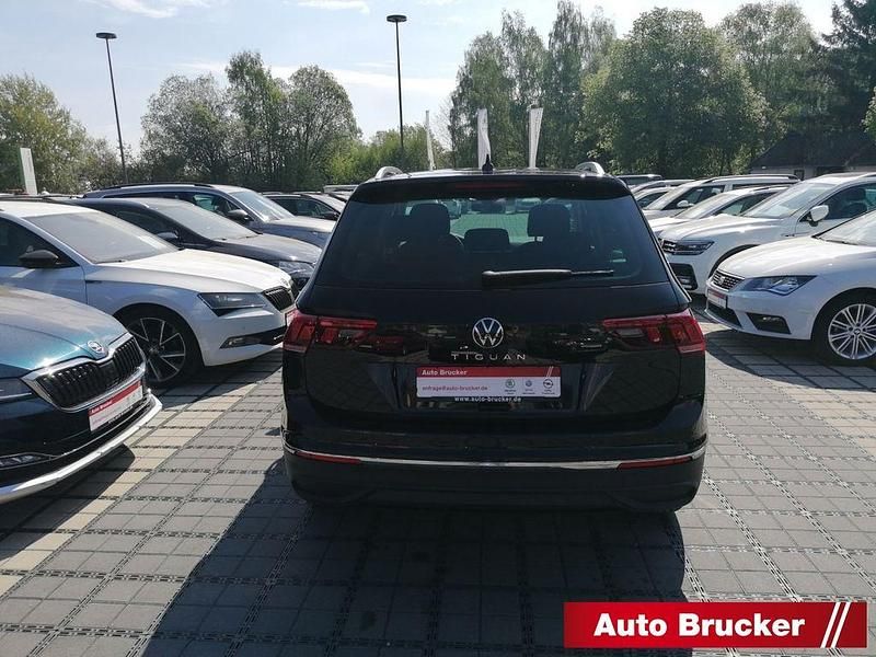 Gebraucht VW Tiguan Life 150 PS (110 kW) 2022 Schwarz SUV