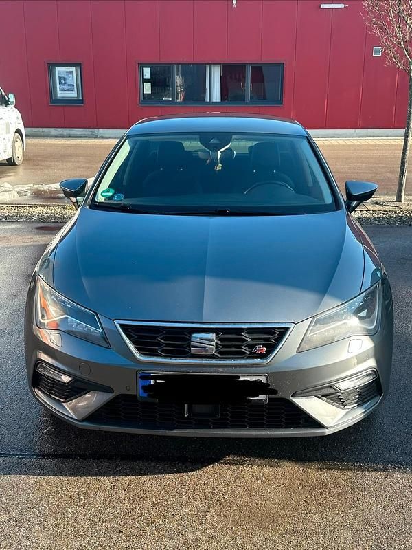 Grau Gebraucht 2017 Seat Leon FR Kleinwagen | 13.850 € (Teuer) - Bild 1/4