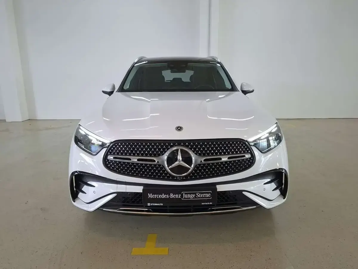 Gebraucht Mercedes GLC220 Premium Plus 197 PS (144 kW) 2024 Manufaktur lack manufaktur opalithweiß bright SUV