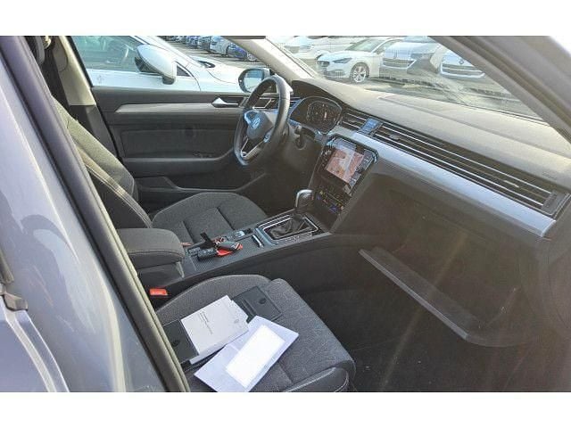 Gebraucht VW Passat Business 150 PS (110 kW) 2023 Mondsteingrau Kombi