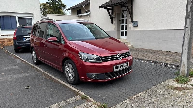 Gebraucht VW Touran Life 105 PS (77 kW) 2014 Rot Van / Kleinbus