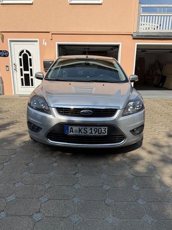 Silber Gebraucht 2010 Ford Focus Limousine | 2.600 € (Guter Preis) - Bild 1/4