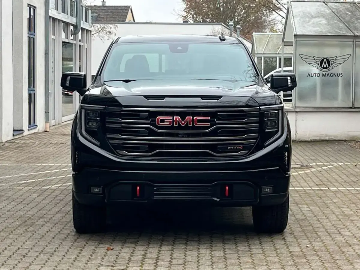 Ny GMC Sierra 420 HK (308 kW) 2025 Sort Pickup / Ladvogn