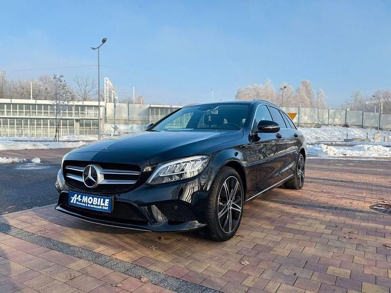 Schwarz Gebraucht 2019 Mercedes C300e Limousine | 24.999 € (Fairer Preis) - Bild 1/4