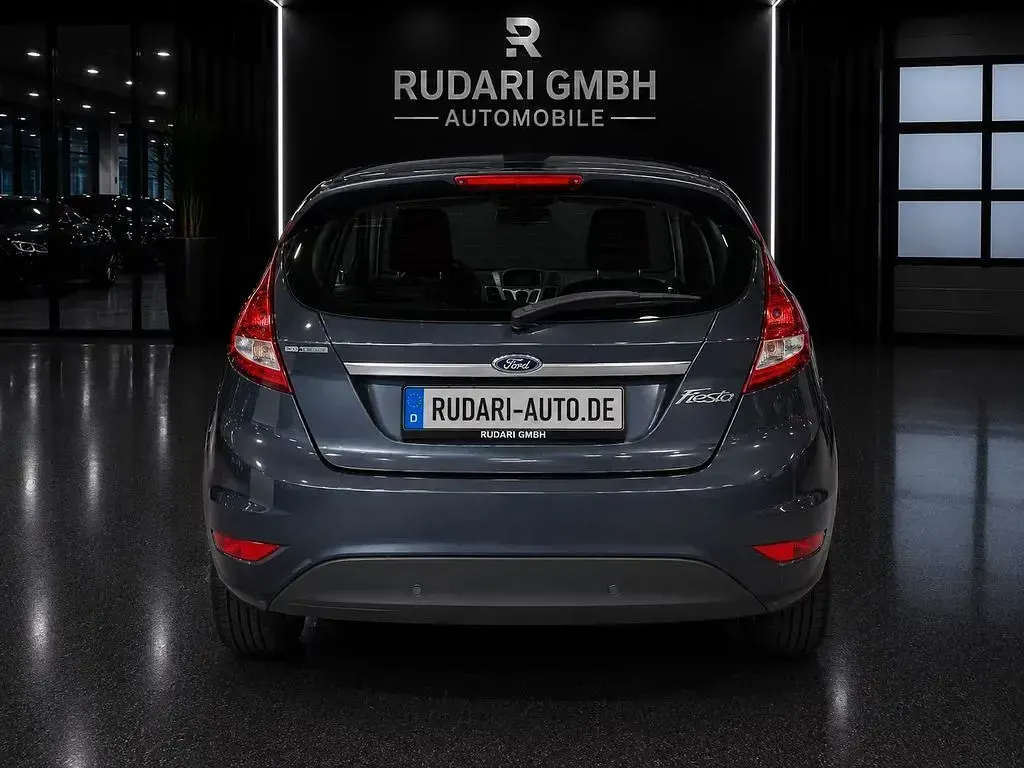 Gebraucht Ford Fiesta Titanium 97 PS (71 kW) 2011 Grau Limousine