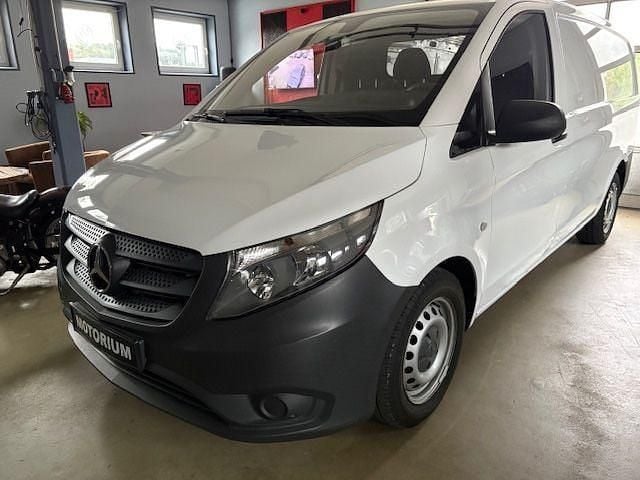 Weiß Gebraucht 2015 Mercedes Vito Van / Kleinbus | 9.990 € (Fairer Preis) - Bild 1/4