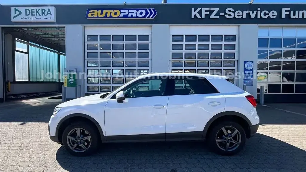 Usata Audi Q2 Basis 116 CV (85 kW) 2017 Bianco SUV