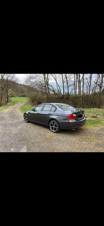 Gebraucht BMW 318 143 PS (105 kW) 2007 Grau Limousine