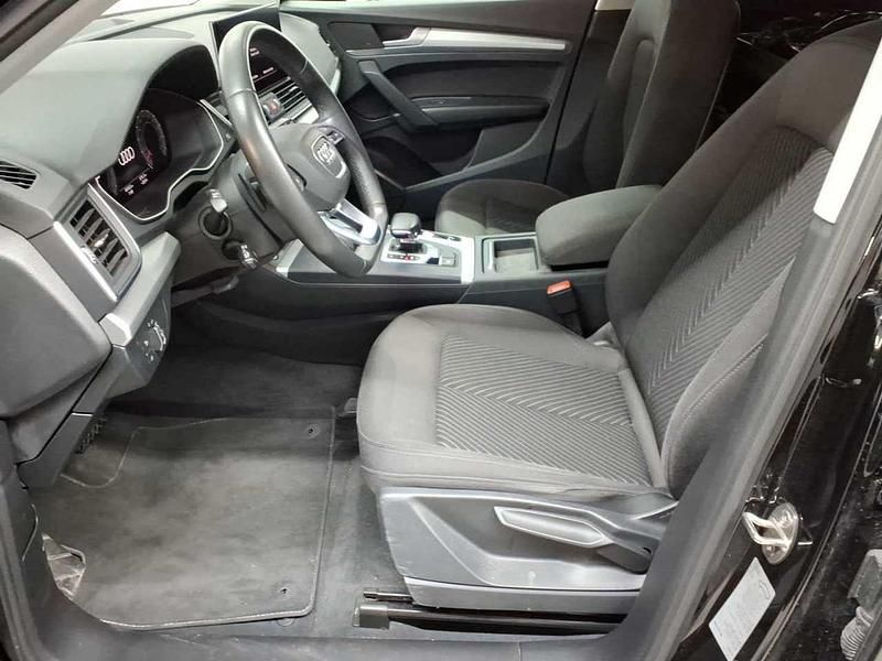 Second-hand Audi Q5 Ambiente 163 CP (119 kW) 2022 Negru SUV