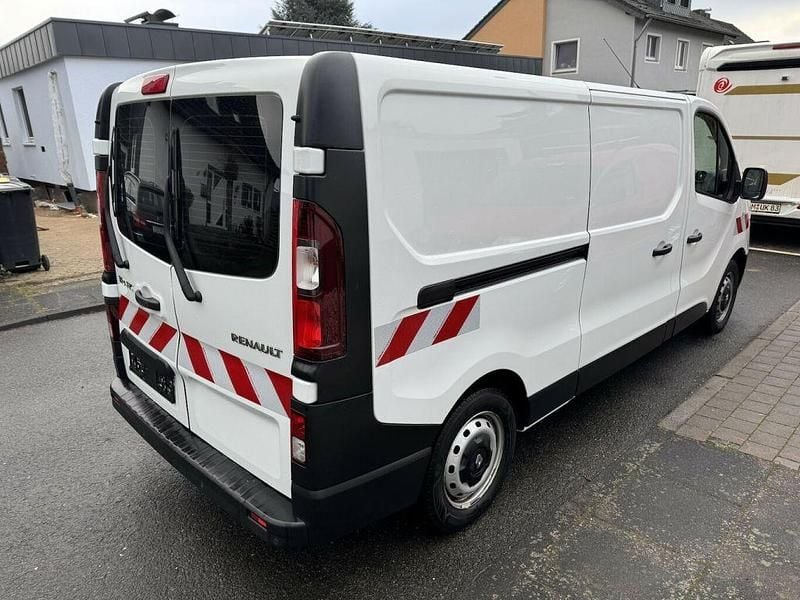 Gebraucht Renault Trafic 121 PS (88 kW) 2018 Weiss Van / Kleinbus