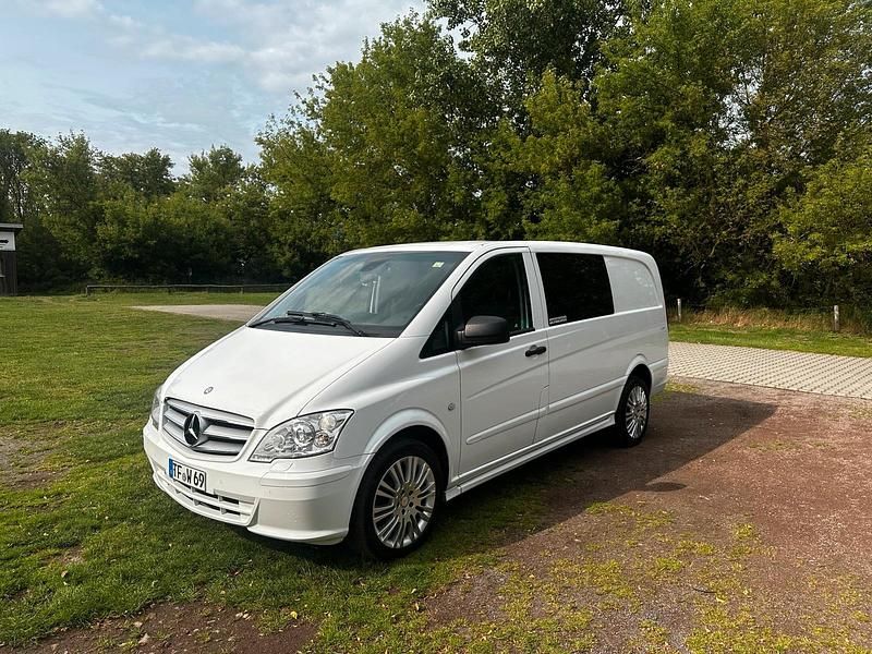 Weiß Gebraucht 2014 Mercedes Vito Van / Kleinbus | 10.000 € - Bild 1/4