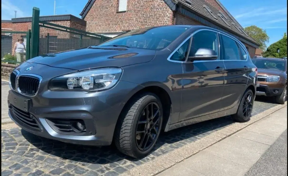 Używany BMW 220 Active Tourer Advantage 192 KM (141 kW) 2017 Szary Minivan
